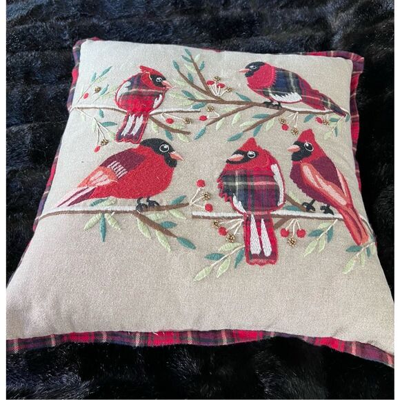 Pier 1 Imports Pier One Imports Christmas Embroidered Birds Red Cardinals 16.5-i - Picture 1 of 5